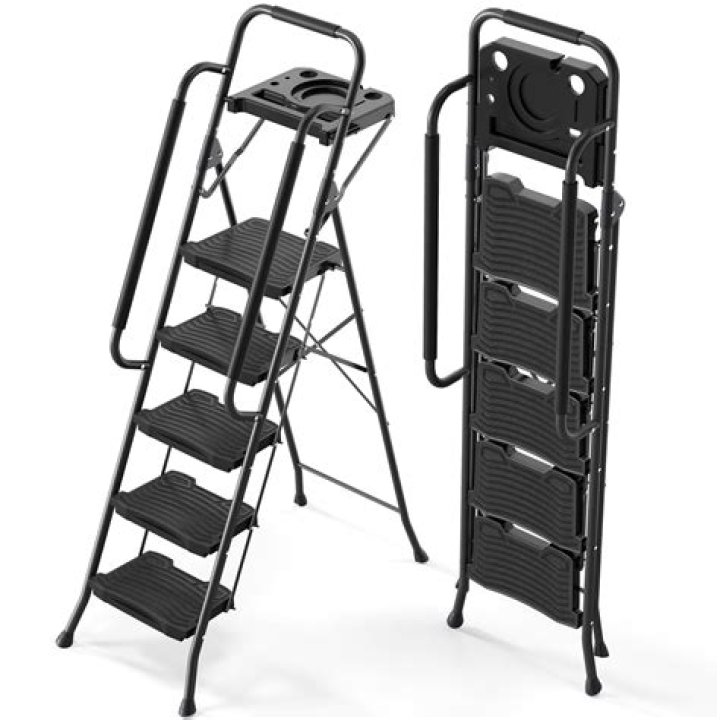 Can a broken stepladder cause a ladder to collapse?