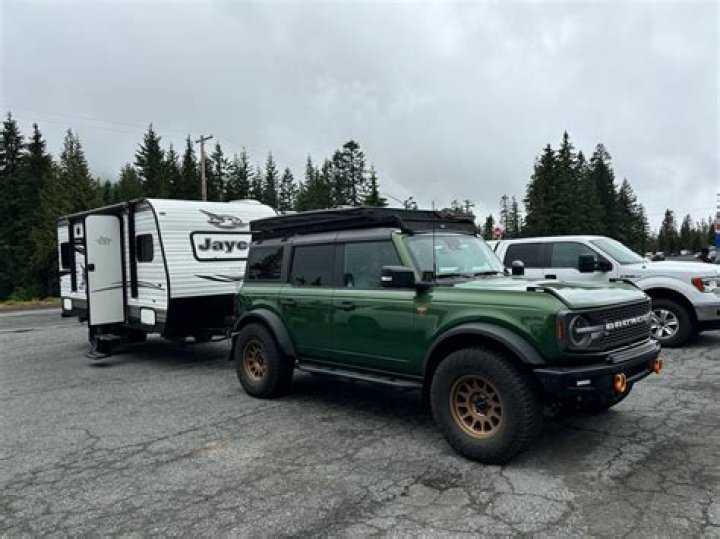 Can a Ford Bronco pull a travel trailer?