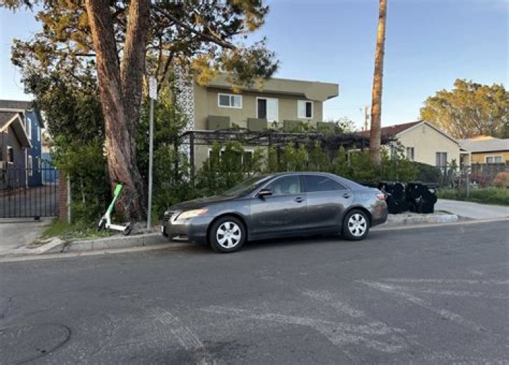 Can a motorhome be parked on a residential street?
