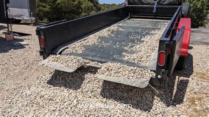 Can a trailer battery drop below 50%?