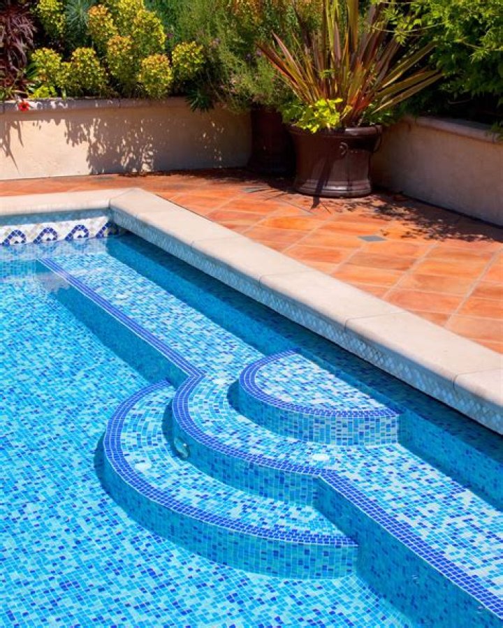 Can you use glass tile in a pool