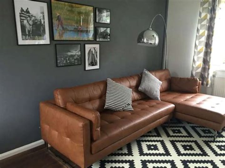 Do GREY walls go with brown furniture