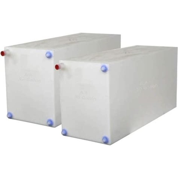 Does RV have grey water tanks?