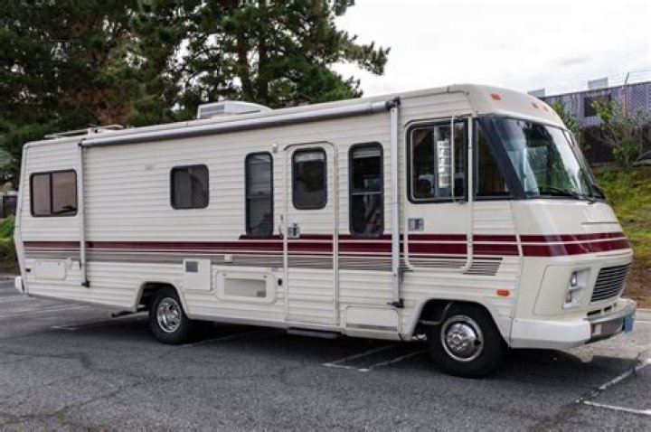 How big is a 1985 Winnebago chieftain 31?
