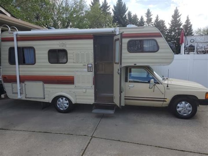 How big is a 1995 slumber Queen camper?