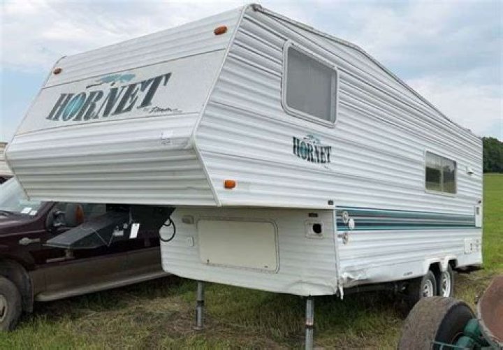How big is a 1997 Damon Hornet RV?