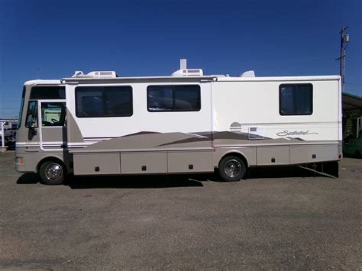 How big is a 1998 Southwind motorhome in feet?