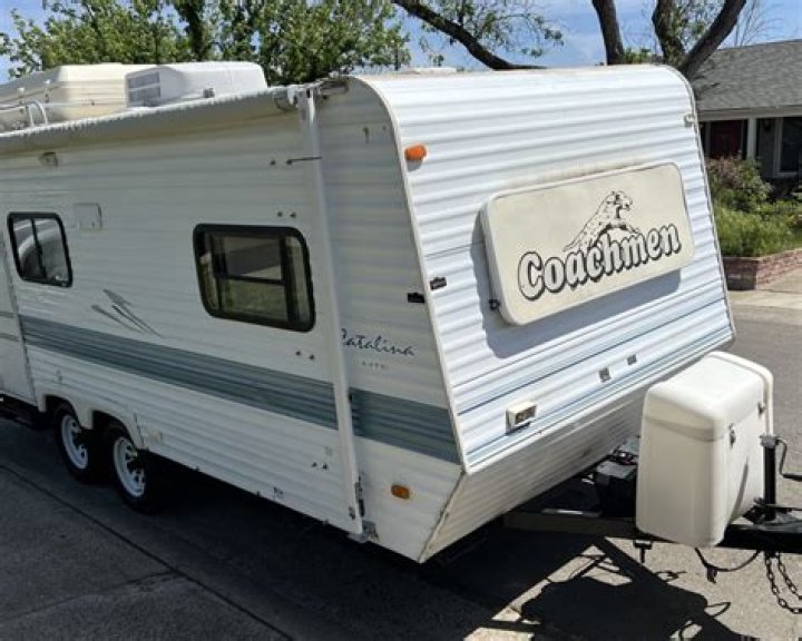 How big is a 1999 coachmen Catalina pusher?