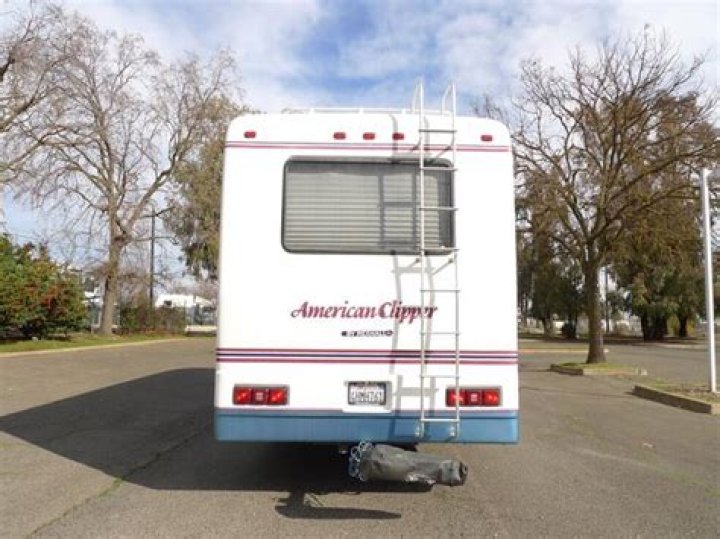 How big is a 2001 rexhall American clipper?