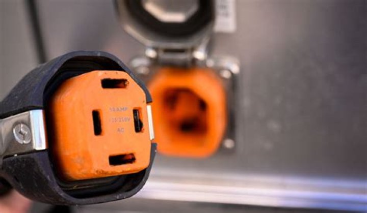 How do RV electrical hookups work?