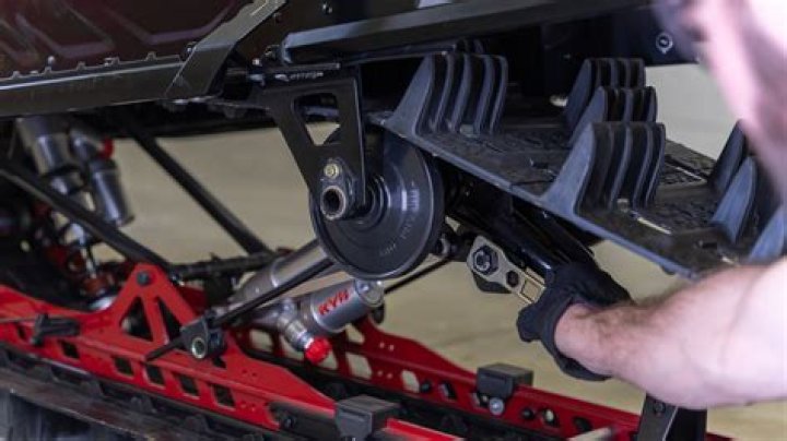 How do you adjust a king pin on a 5th wheel?