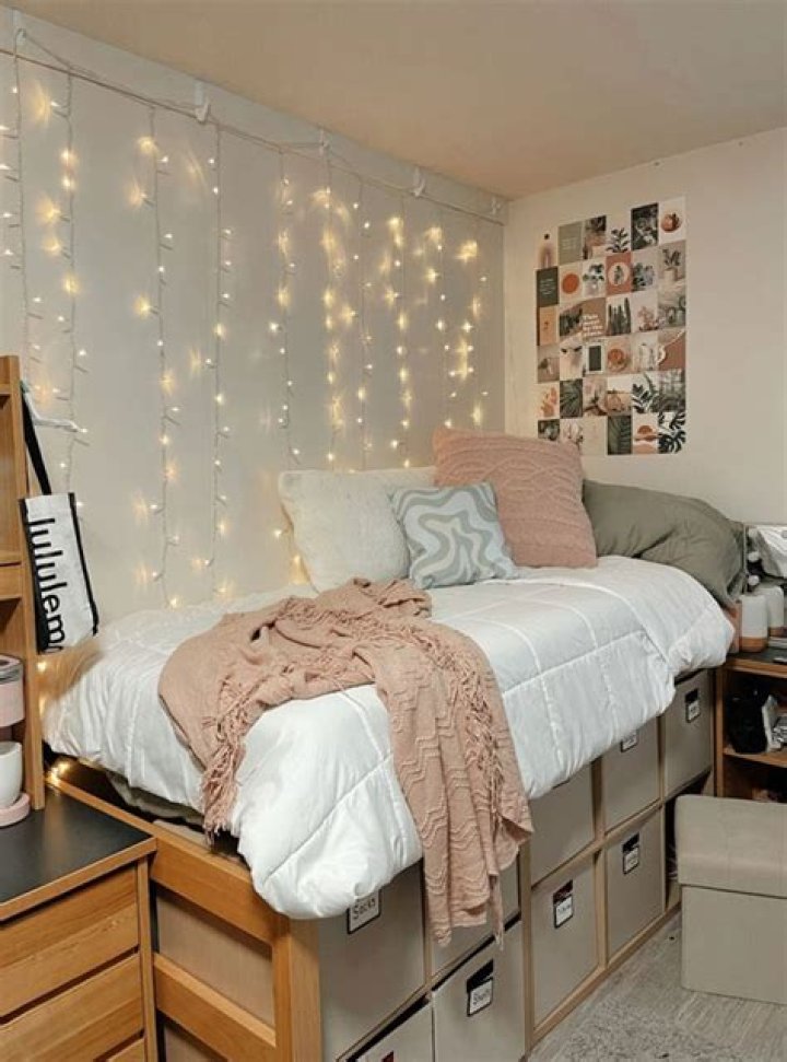 How do you decorate a dorm room with lights