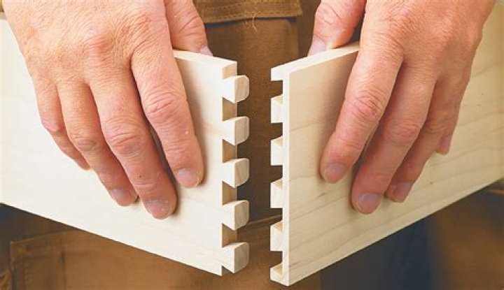 How do you make a dovetail joint on a table saw