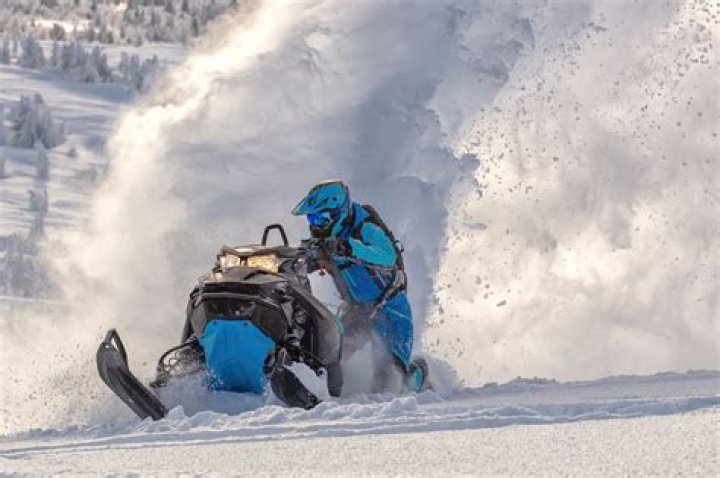 How do you stop a snowmobile darting