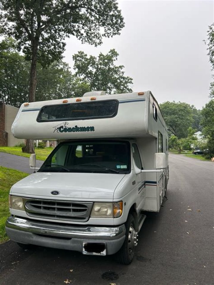 How many miles does a 1986 Ford Econoline coachman have?
