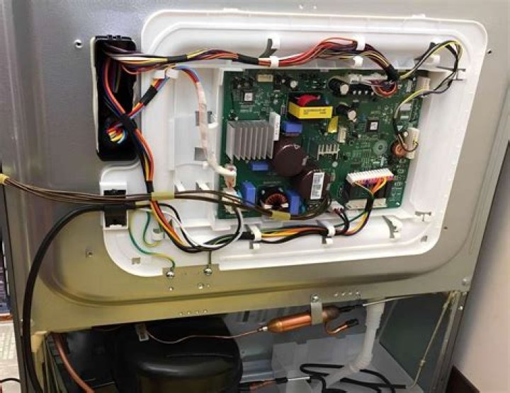 How many watts hours does a Dometic fridge use?