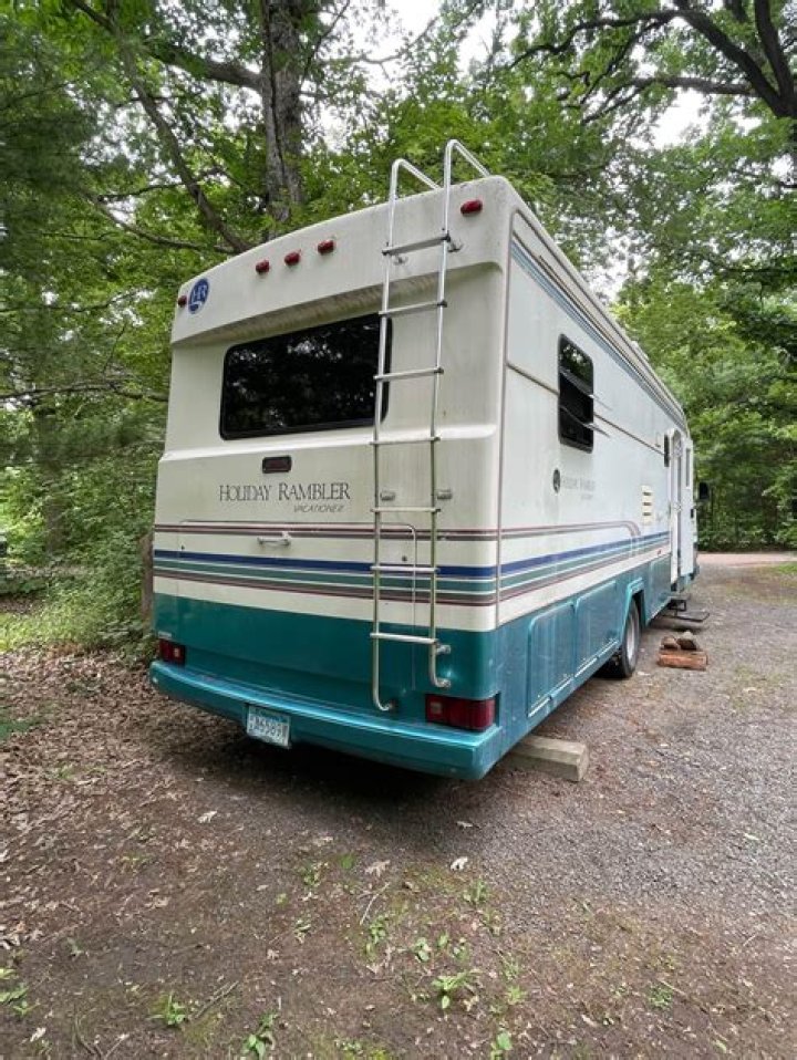 How much does a 1994 Holiday Rambler weigh?