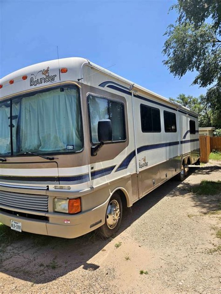 How much does a 1998 Fleetwood Bounder cost?