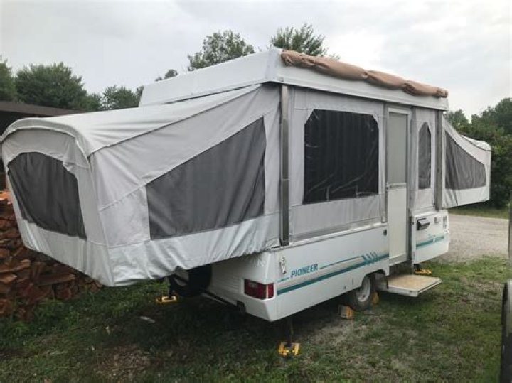 How much does a 2001 Coleman Fleetwood pop up camper weigh?