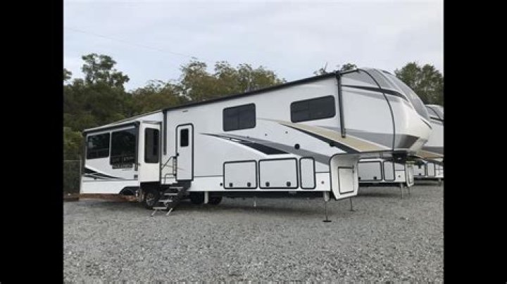 How to recenter a slideout on a travel trailer?