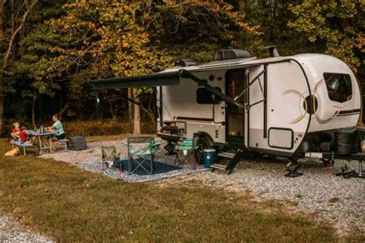 How to set up a camping trailer in Flagstaff?