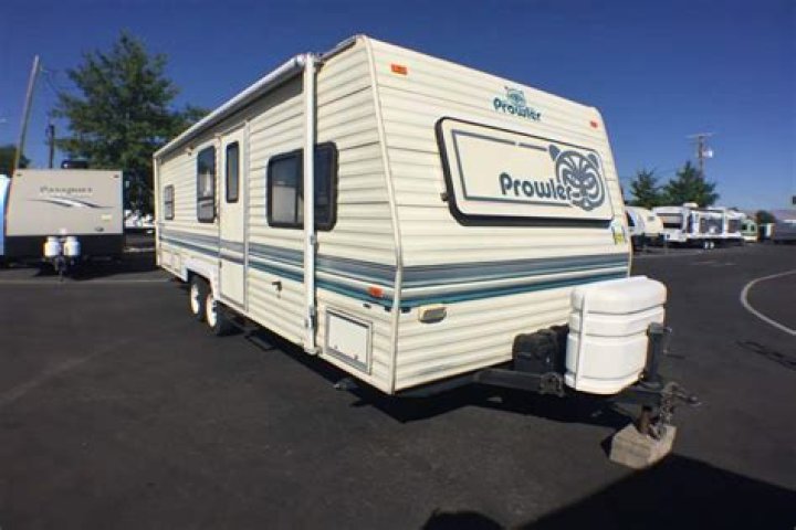 Is the 2000 Prowler Fleetwood a travel trailer?