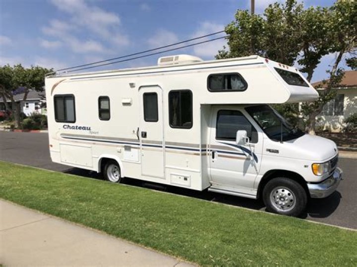 Is the Chateau sport a slideout motorhome?