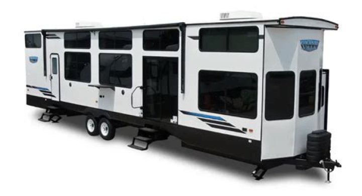 Is there a travel trailer with a slide out?