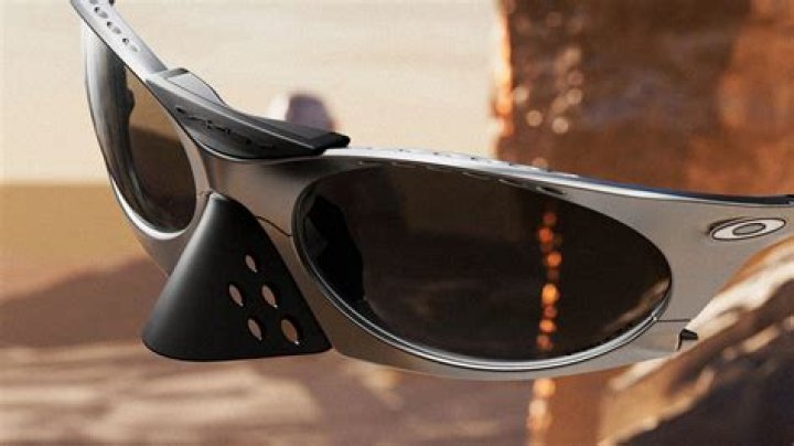 Quick Answer: How To Put Oakley Arms Back On