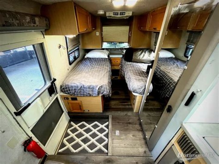 What are the problems with the Winnebago Rialta motor home?
