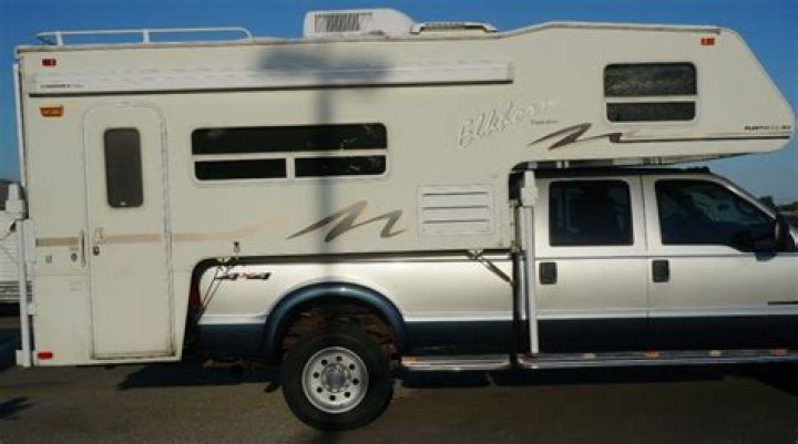 What are the specs of a 2003 Elkhorn camper?