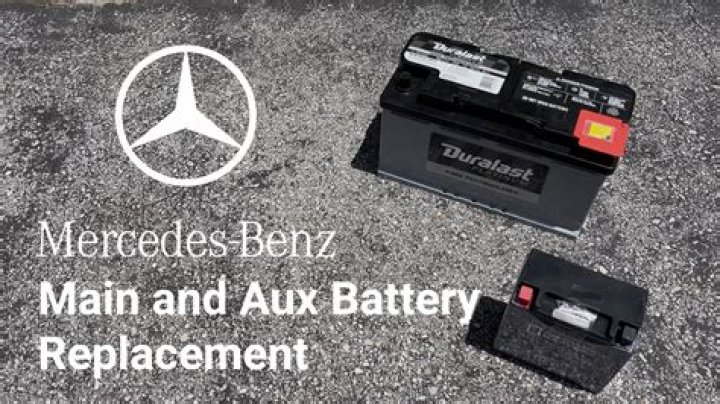 What does the Mercedes auxiliary battery do?
