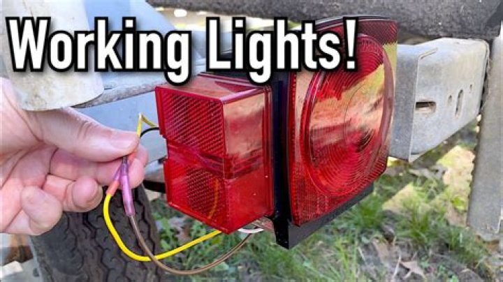 What fuse is the trailer running lights?