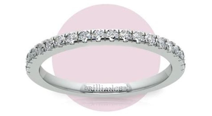 What is a pave diamond ring