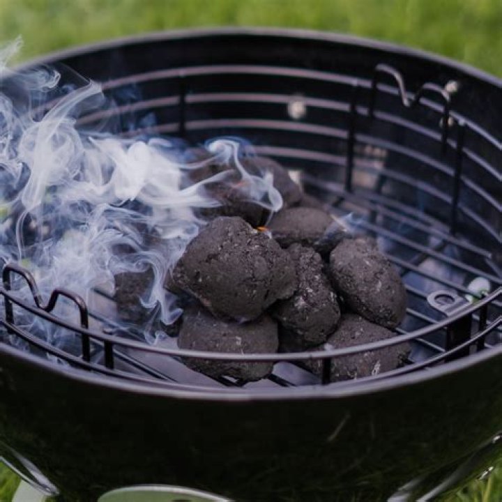 What is better for smoking lump charcoal or briquettes