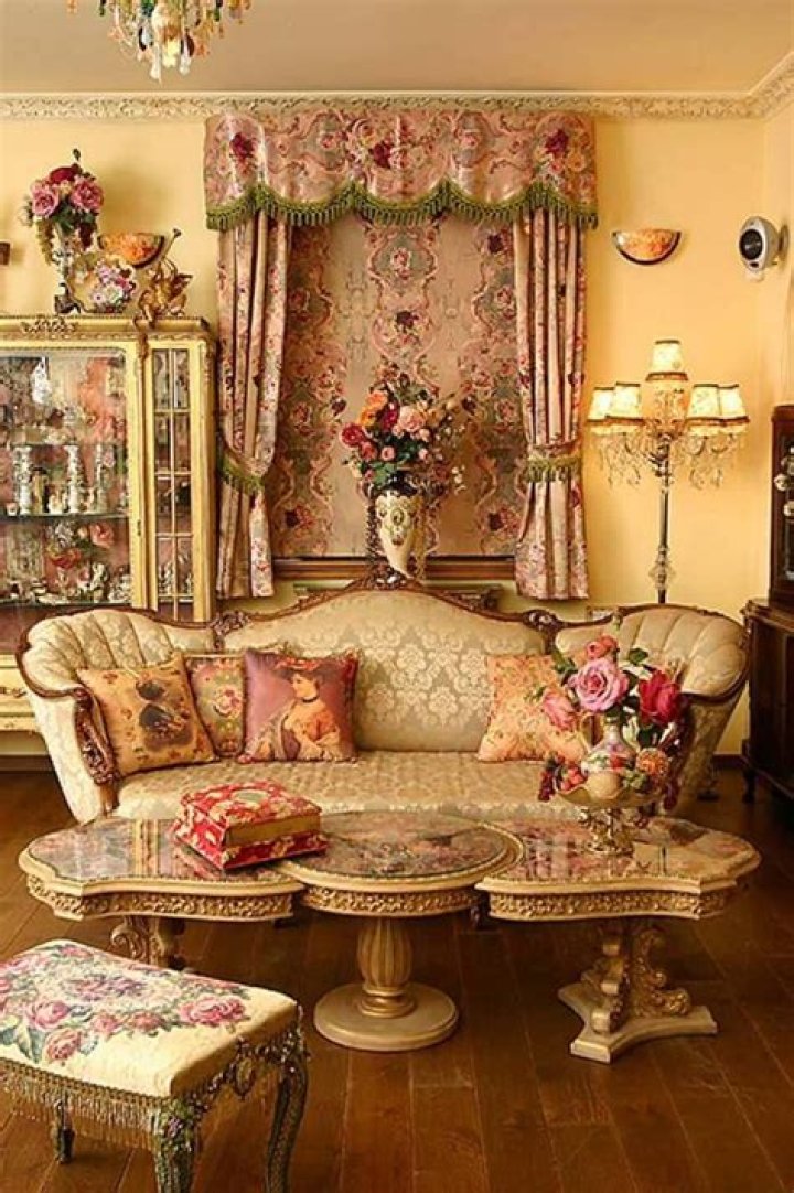 What is Victorian style furniture