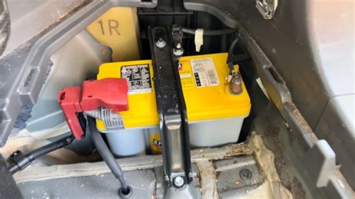 What kind of battery does Jayco freedom have?