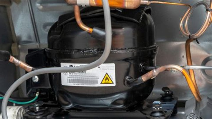 What kind of Fridge is the Dometic 1402?