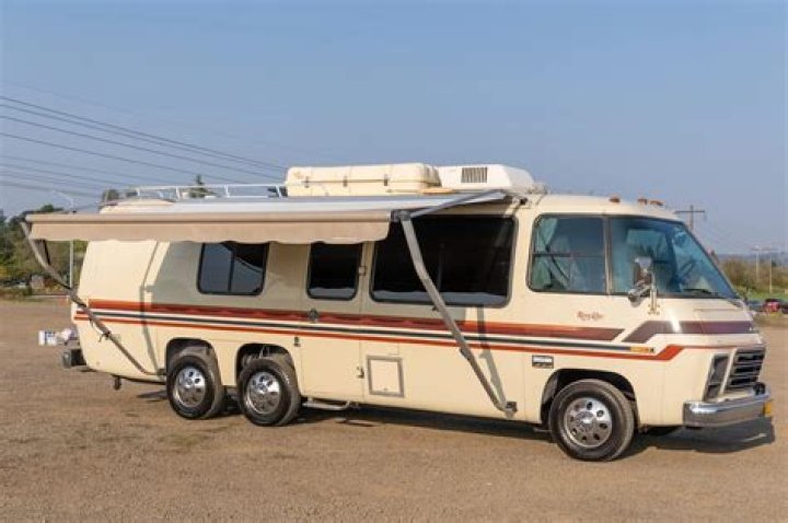 What kind of motorhome was the 1985 Fleetwood Tioga?