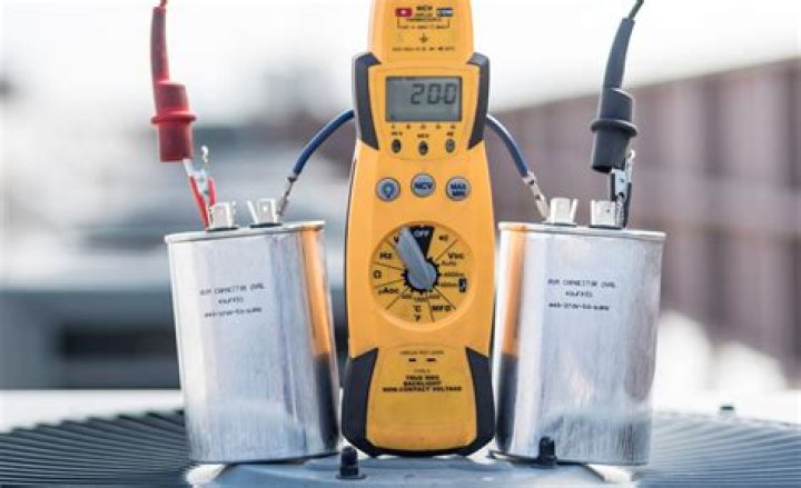 What wires go to Herm on capacitor?