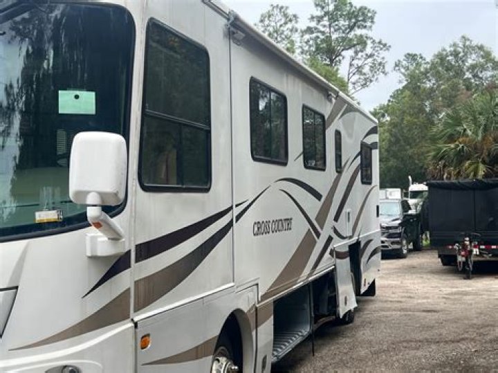 Where is 2005 coachmen cross country RV located?