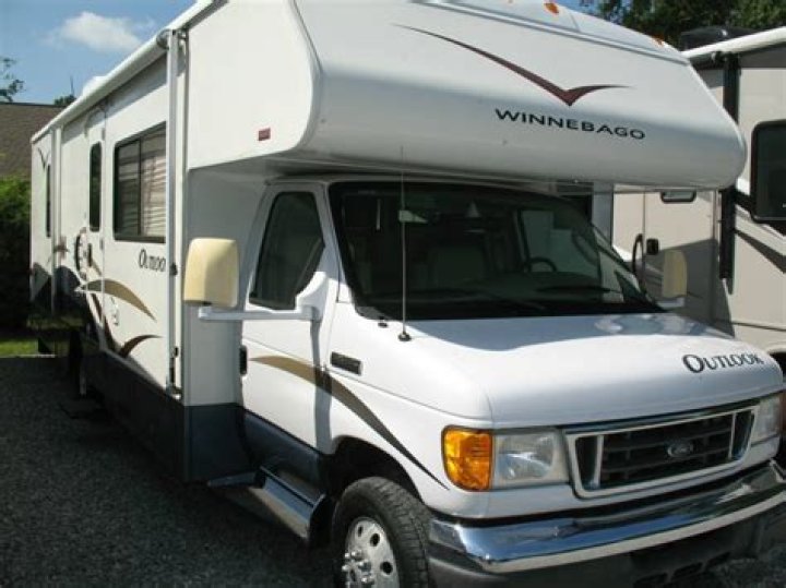 Where is the 2006 Winnebago outlook 29B located?