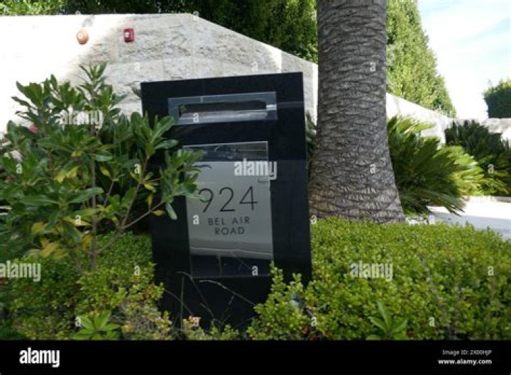 Who bought 924 Bel Air