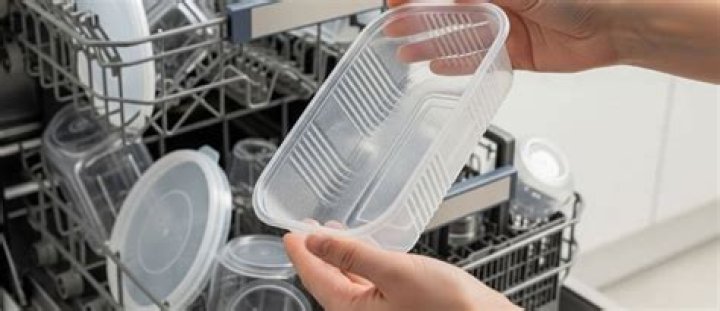Why does plastic stay wet in the dishwasher