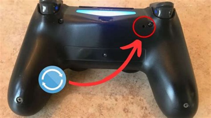 Why is my PS4 controller not lighting up?